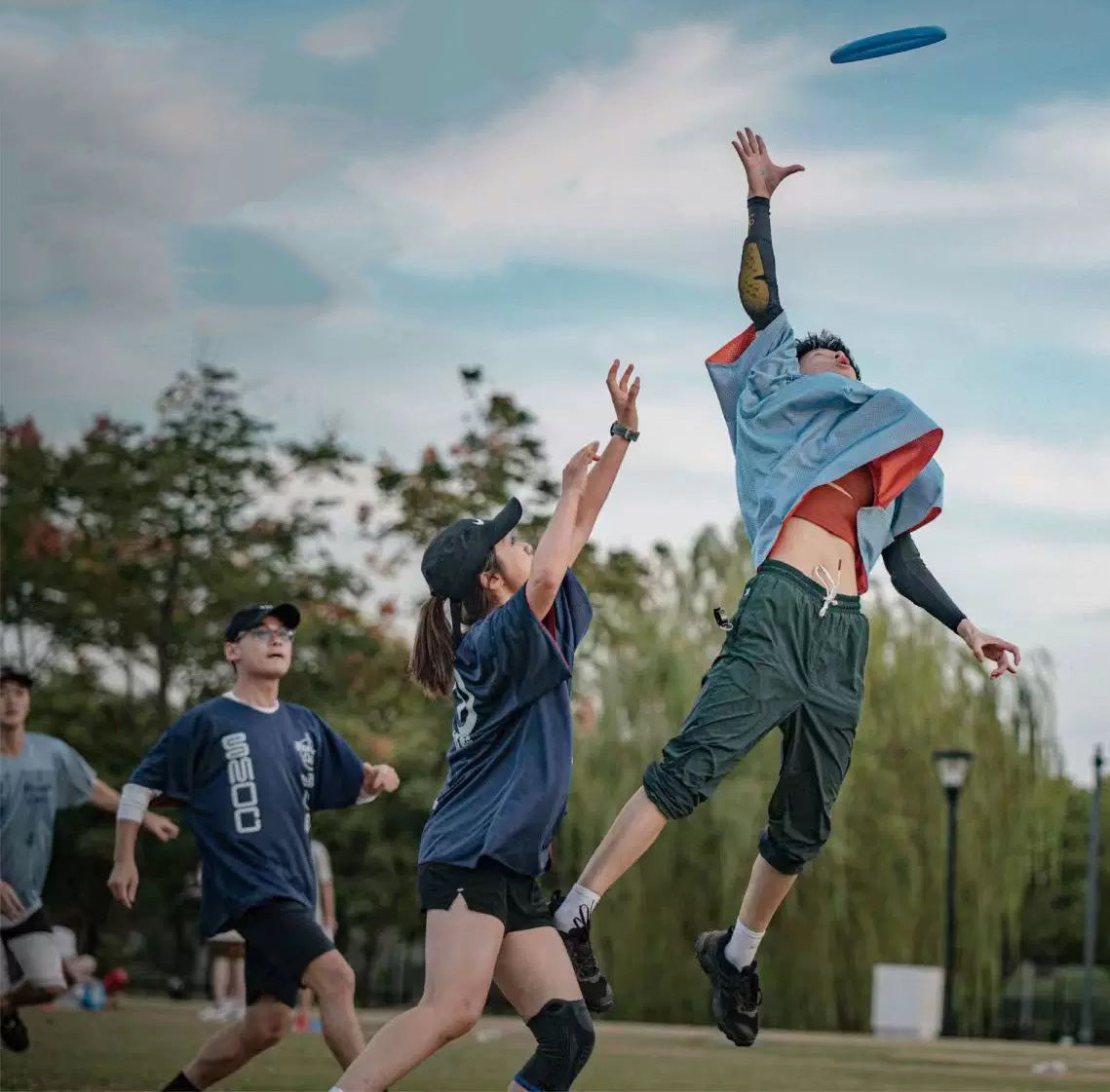 Ultimate Frisbee - 175g Tournament Disc for Outdoor Sports